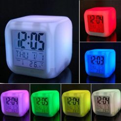 Digitale klok met LED kleuren