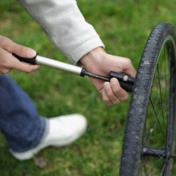 Handpomp fiets gebruik