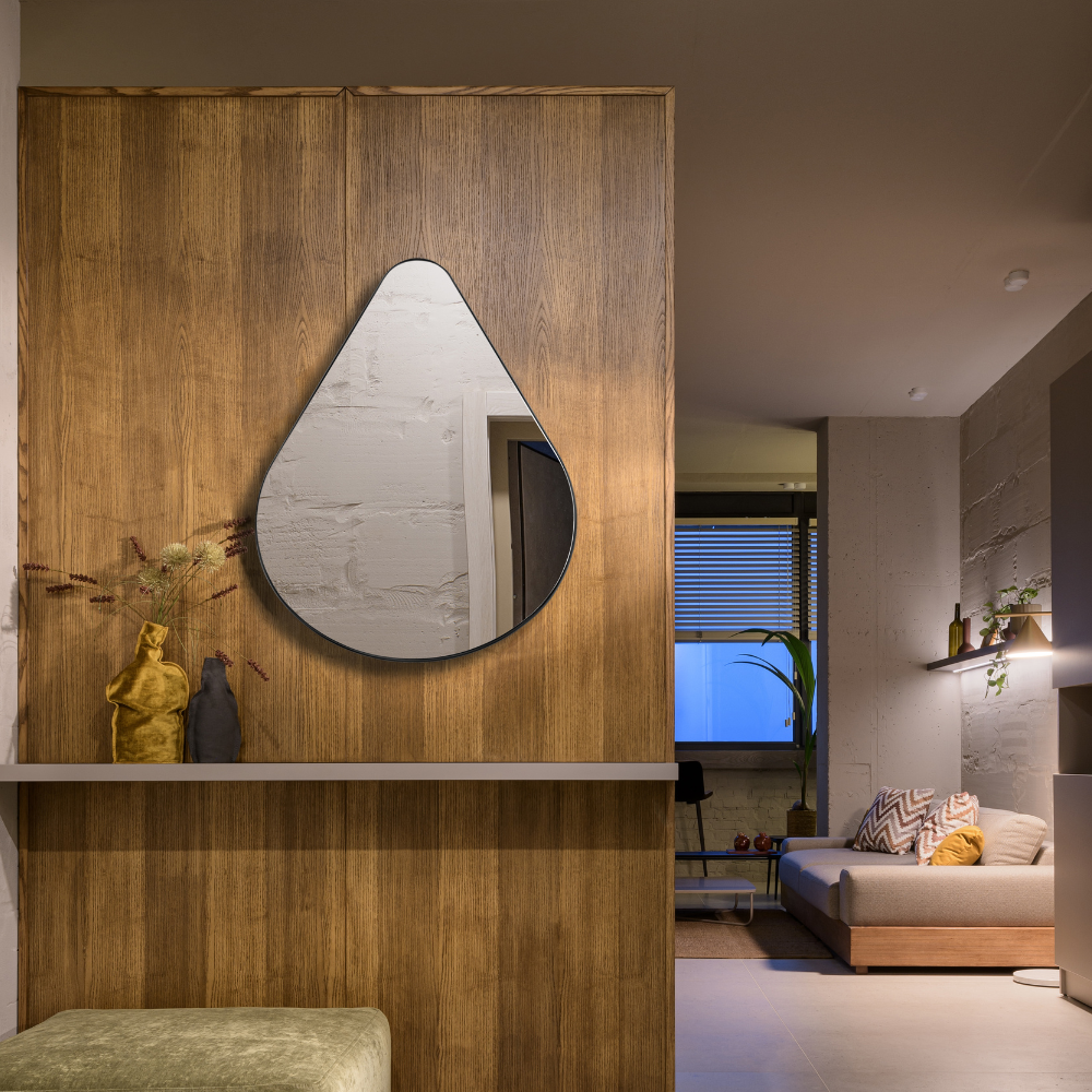 MIRRORS AND MORE MISOU Wandspiegel Organische Spiegel Druppel Spiegel Badkamer Zwart metaal 100x80cm BRITTA